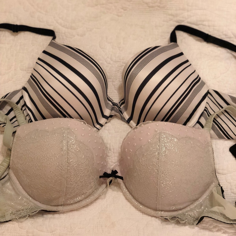 2 Victoria’s secret 32DD bras